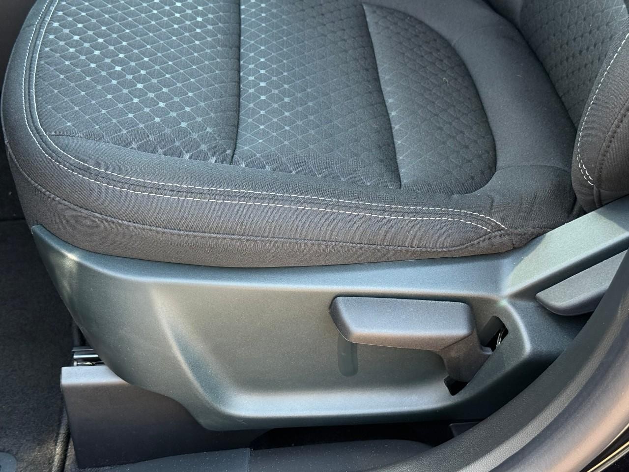 Ford Escape Vehicle Full-screen Gallery Image 13