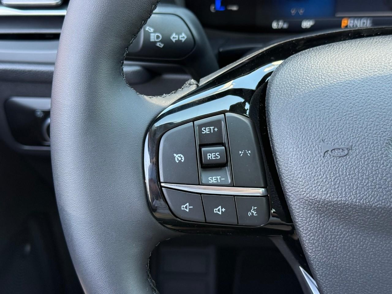 Ford Escape Vehicle Full-screen Gallery Image 14