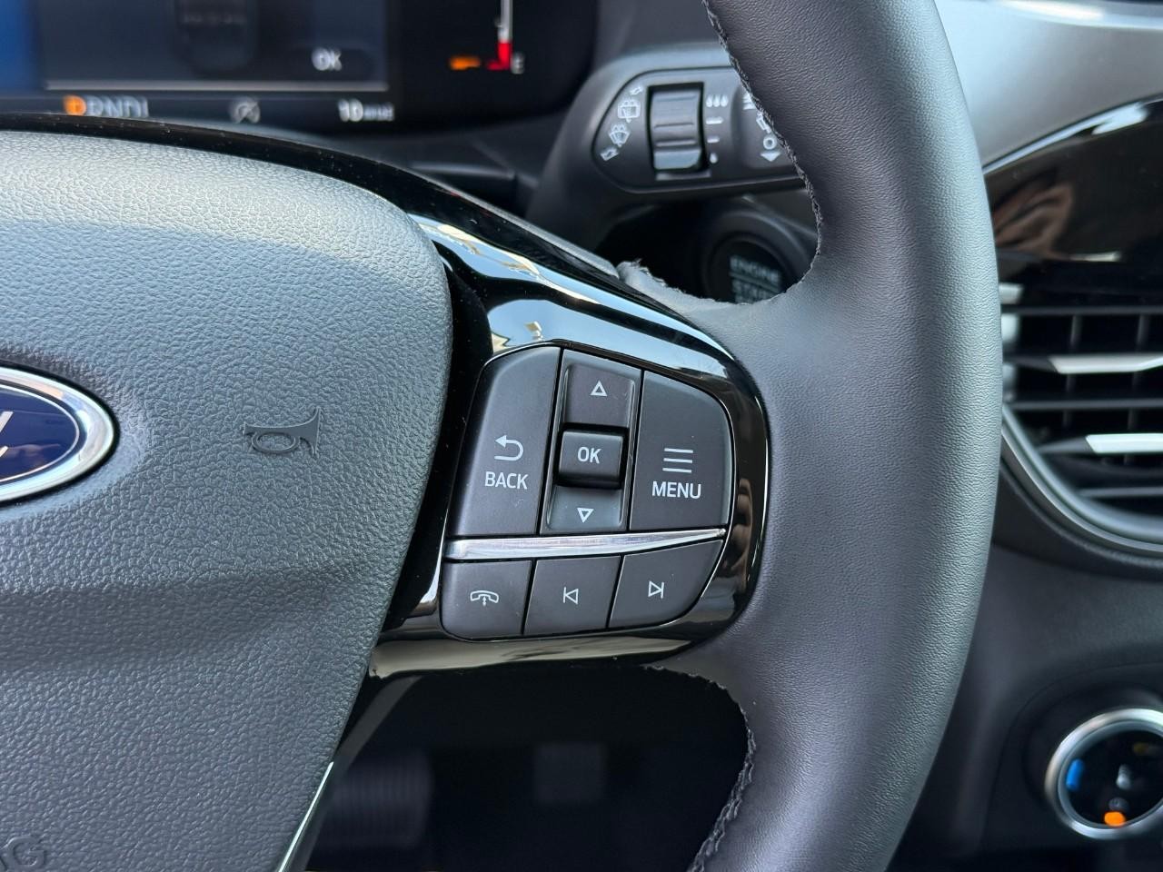 Ford Escape Vehicle Full-screen Gallery Image 15