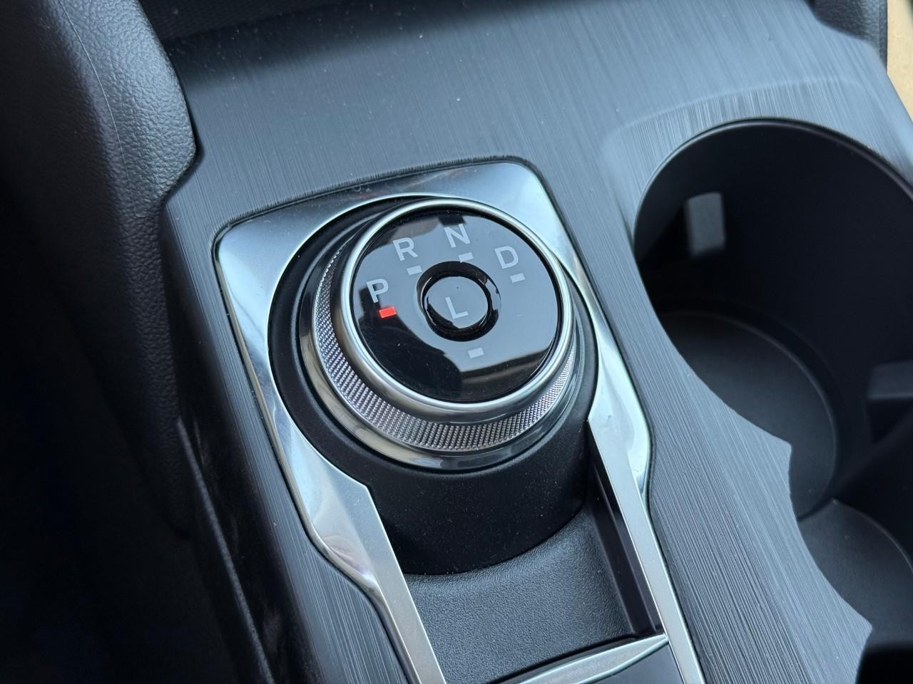 Ford Escape Vehicle Full-screen Gallery Image 16