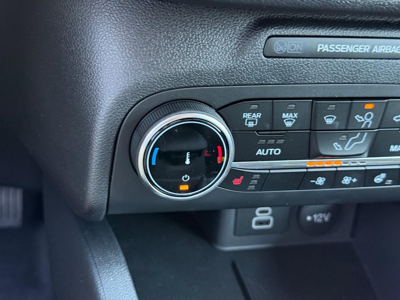 Ford Escape Vehicle Full-screen Gallery Image 17