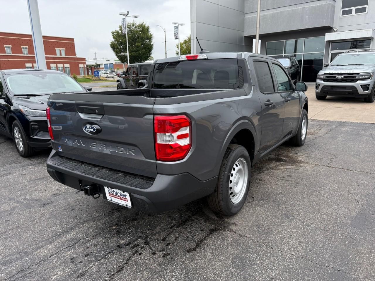 Ford Maverick Vehicle Full-screen Gallery Image 03