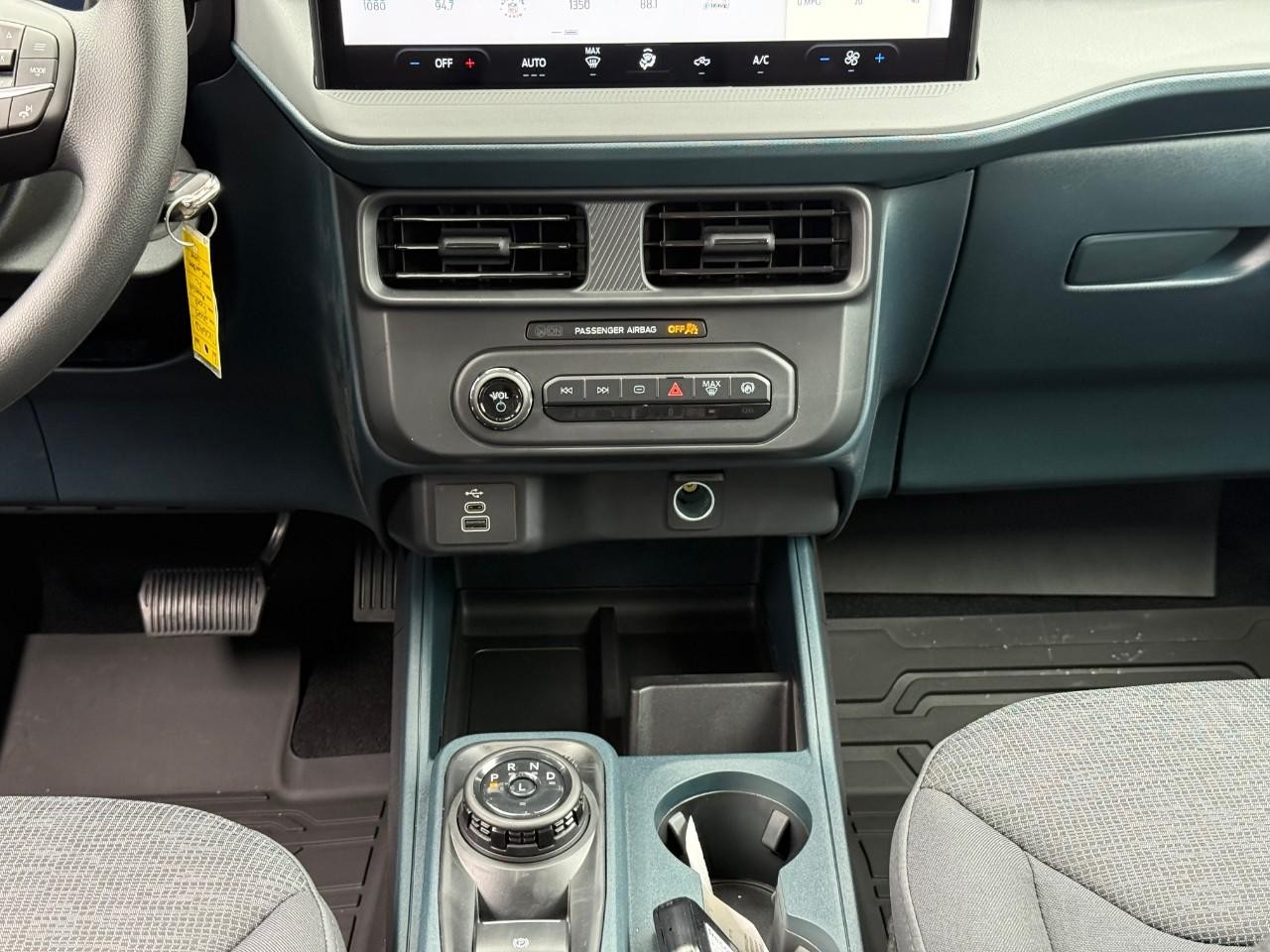 Ford Maverick Vehicle Full-screen Gallery Image 09