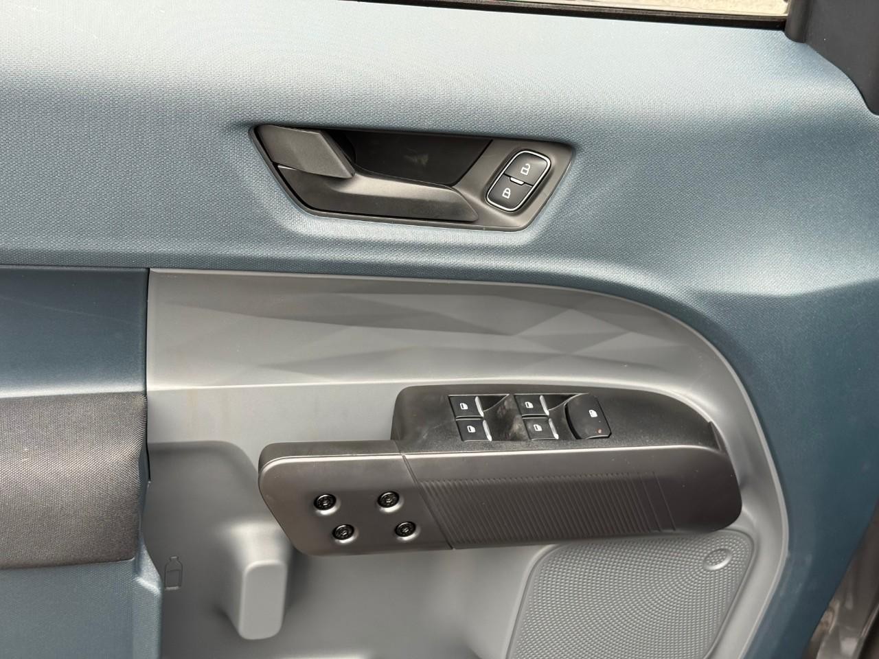 Ford Maverick Vehicle Full-screen Gallery Image 10