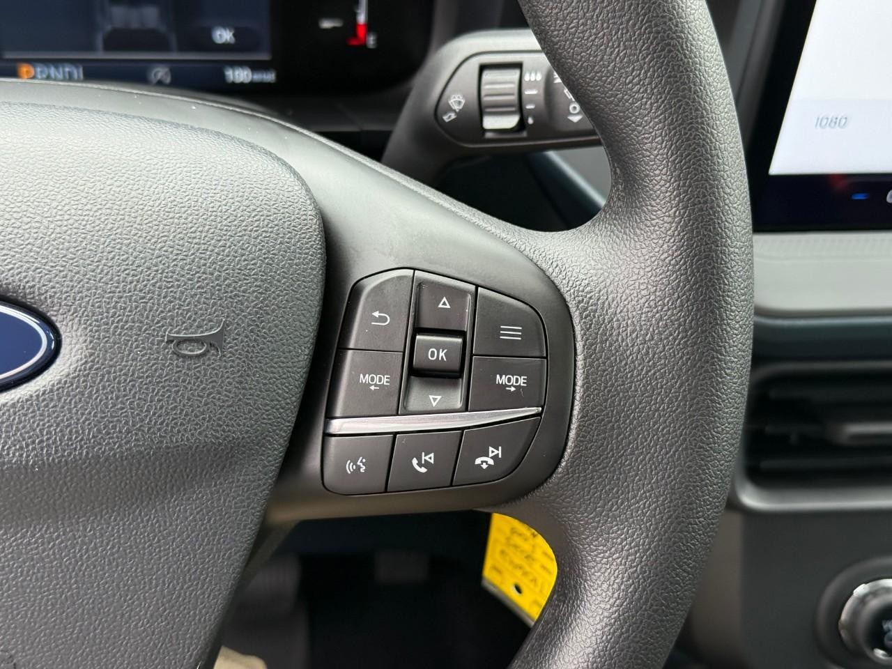 Ford Maverick Vehicle Full-screen Gallery Image 13