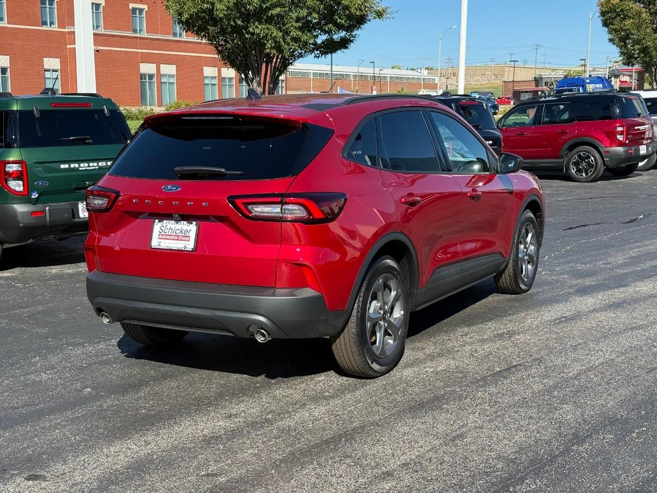 Ford Escape Vehicle Full-screen Gallery Image 03