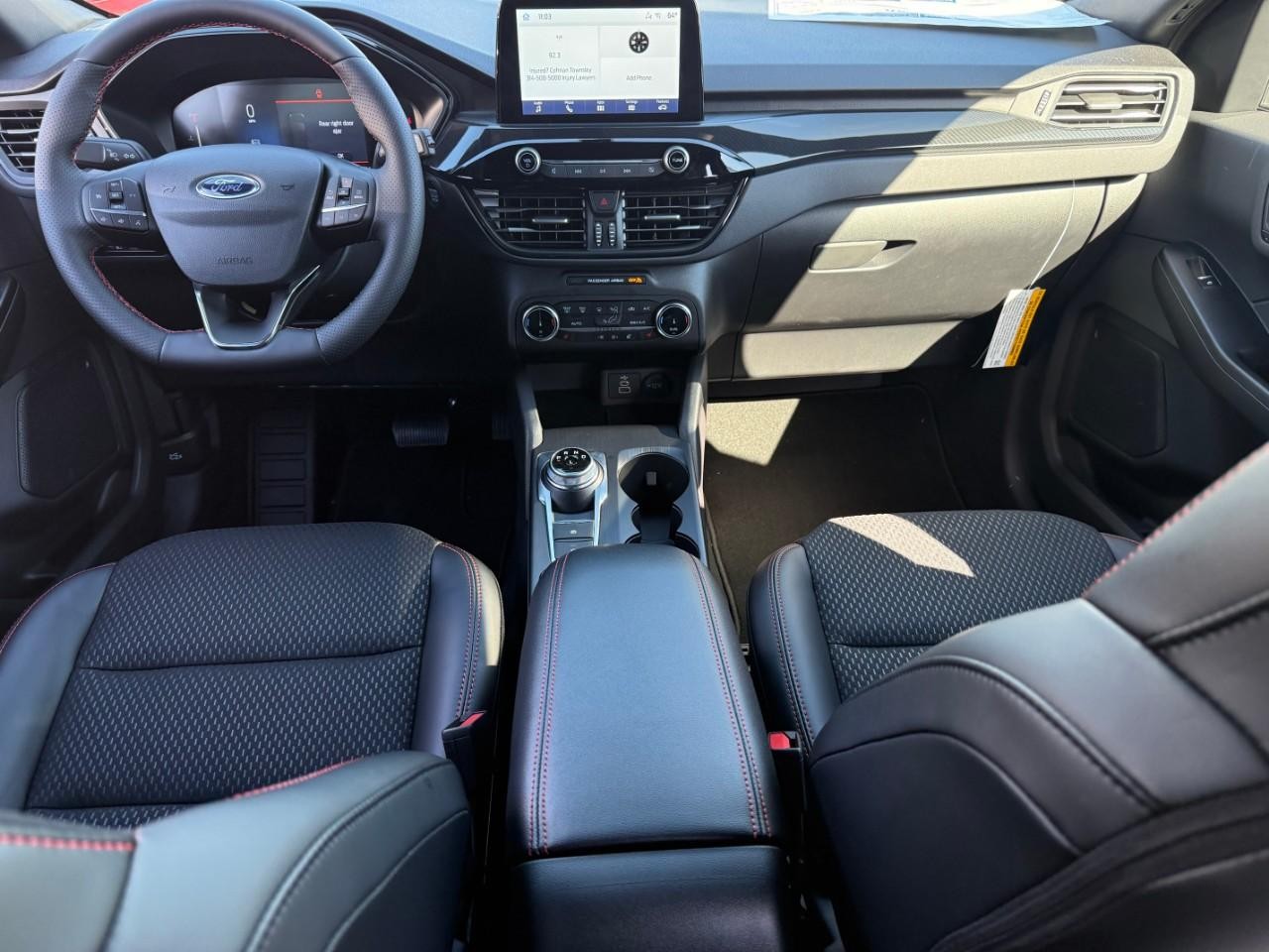 Ford Escape Vehicle Full-screen Gallery Image 06