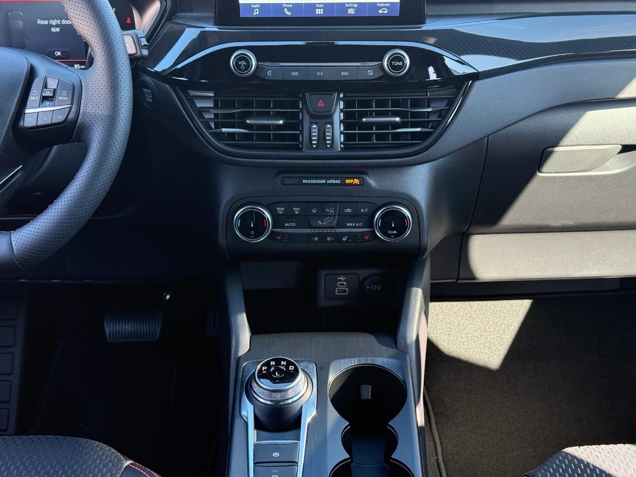 Ford Escape Vehicle Full-screen Gallery Image 09