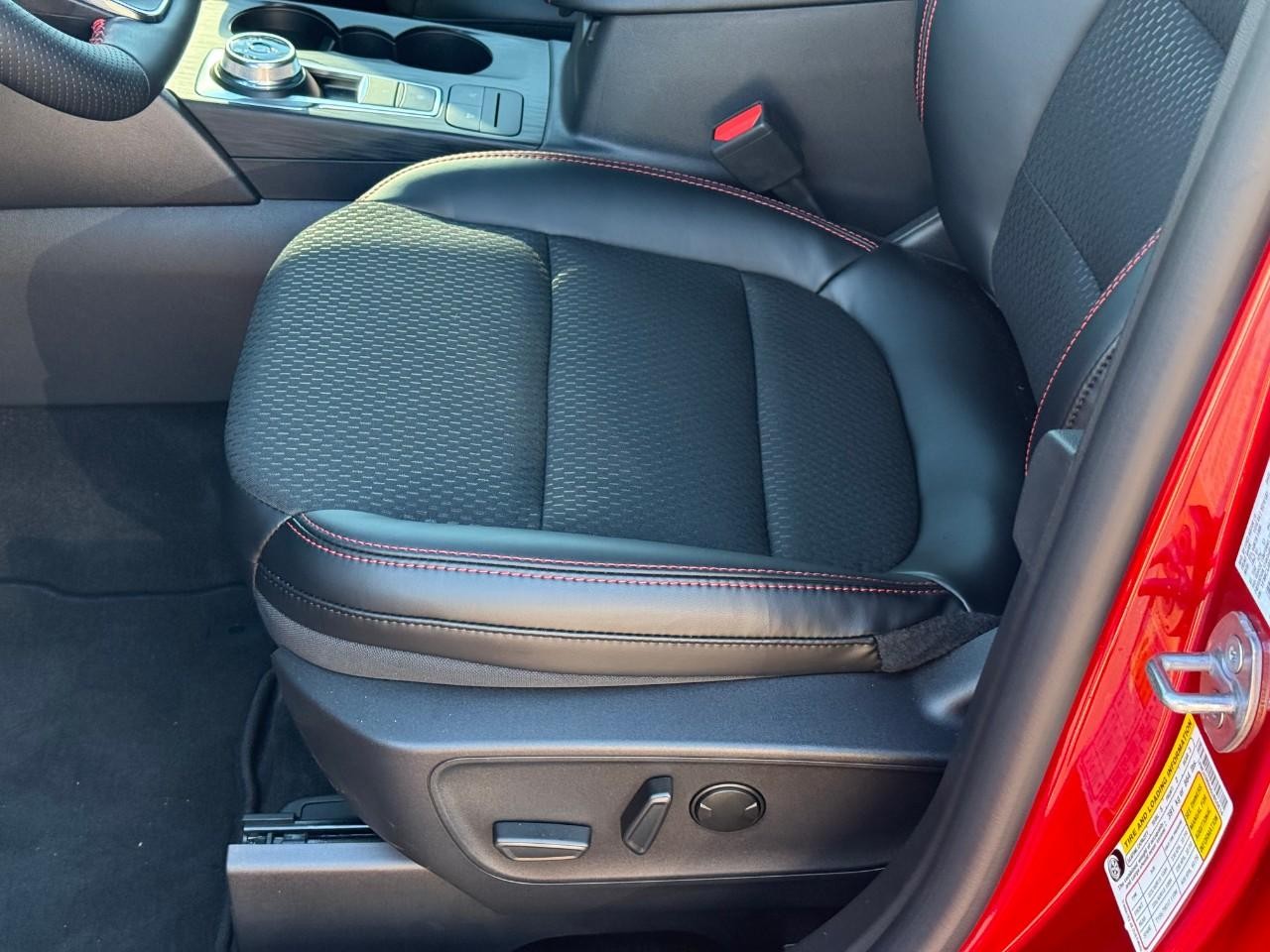 Ford Escape Vehicle Full-screen Gallery Image 12