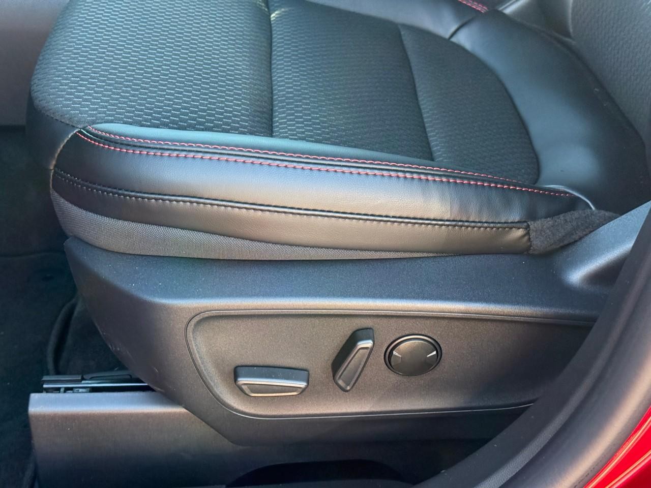 Ford Escape Vehicle Full-screen Gallery Image 13