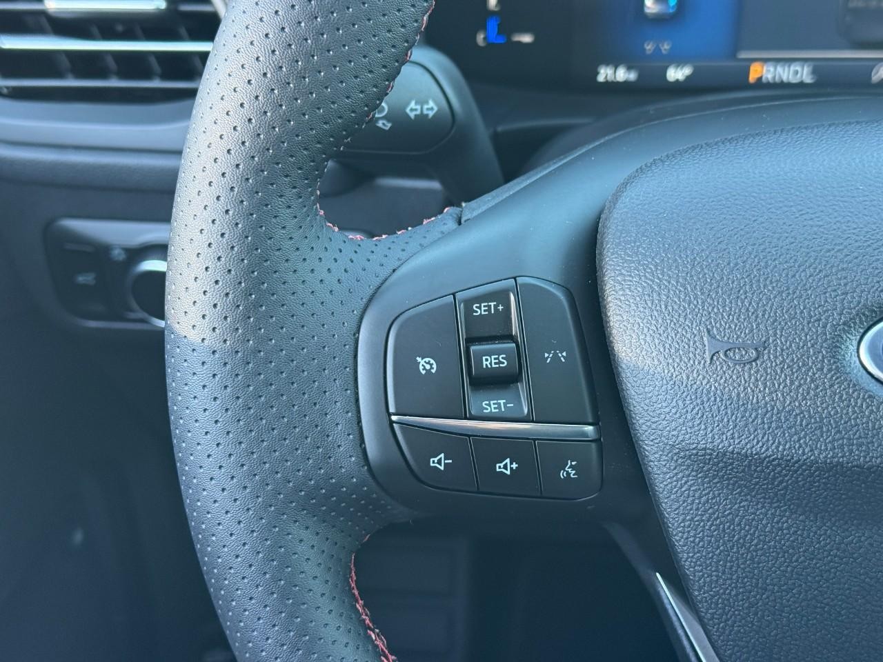 Ford Escape Vehicle Full-screen Gallery Image 14