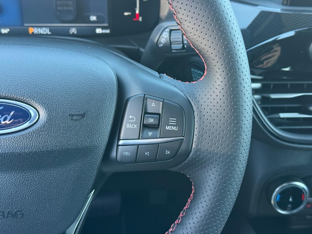 Ford Escape Vehicle Full-screen Gallery Image 15