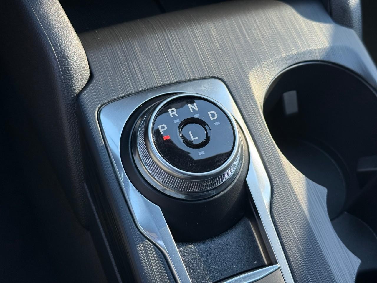 Ford Escape Vehicle Full-screen Gallery Image 16