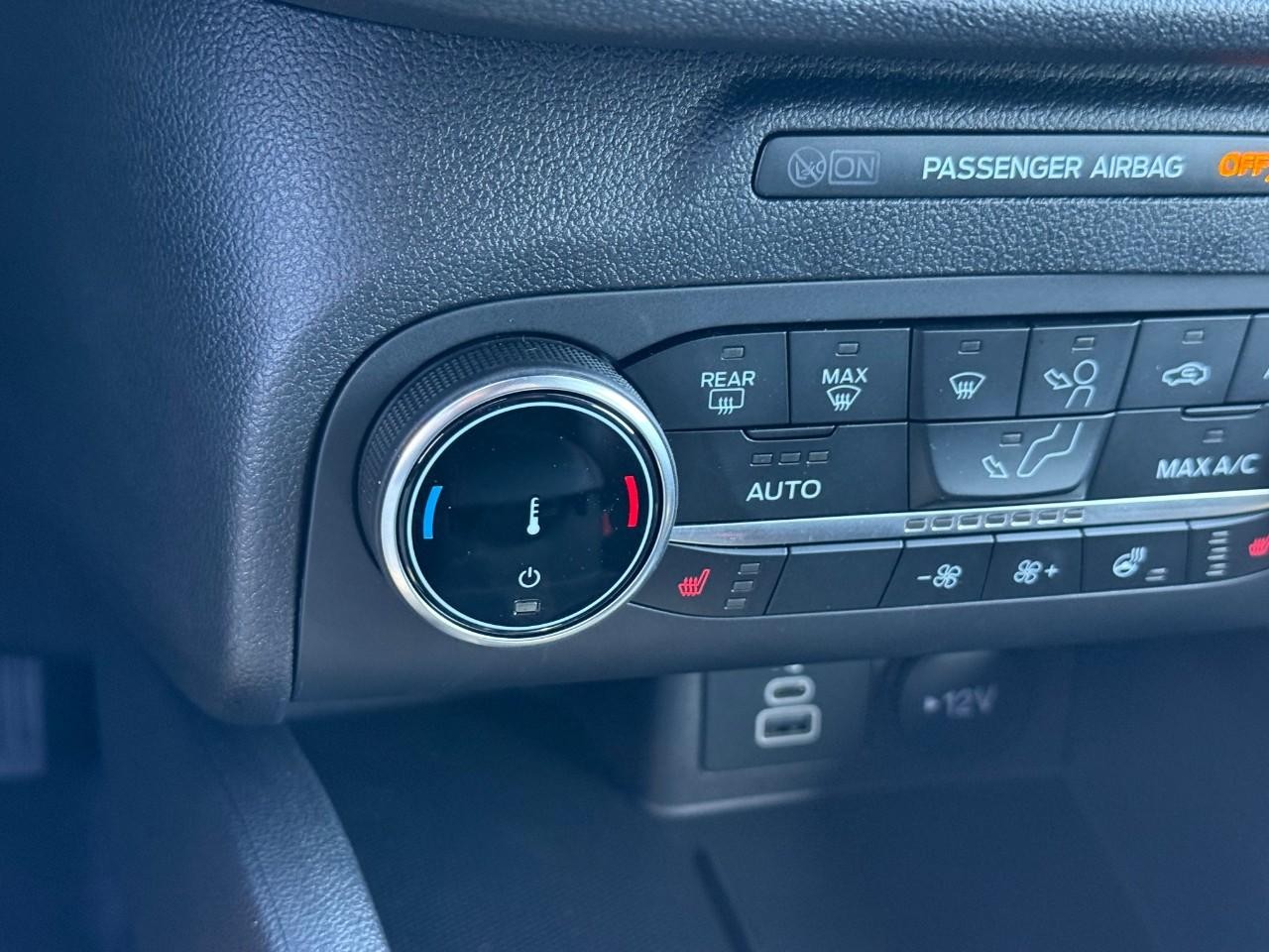 Ford Escape Vehicle Full-screen Gallery Image 17