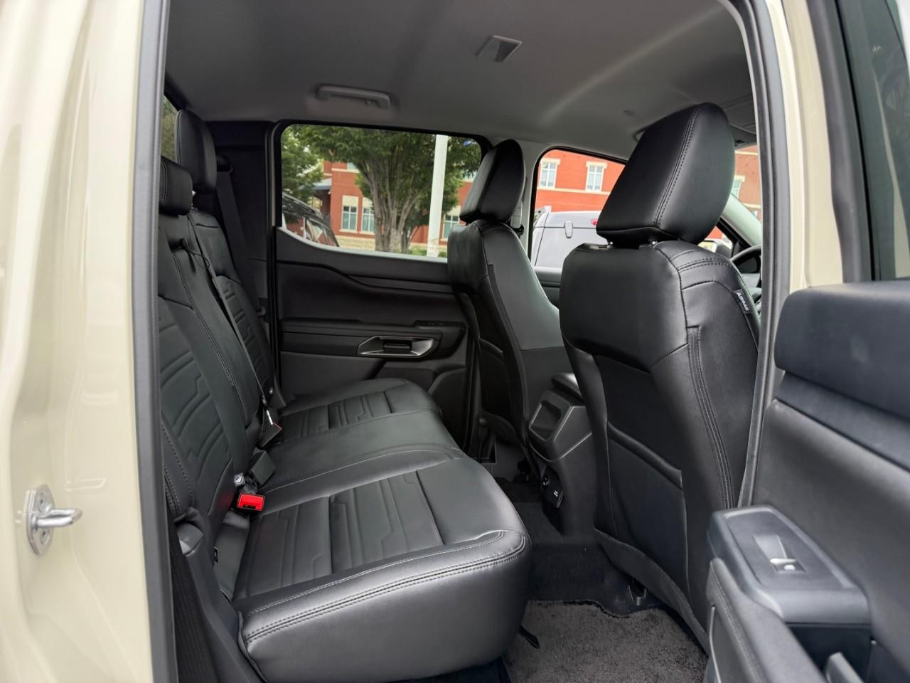 Ford Ranger Vehicle Full-screen Gallery Image 05