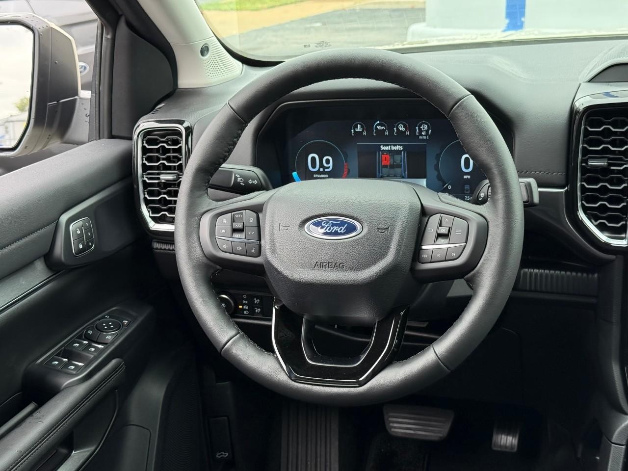 Ford Ranger Vehicle Full-screen Gallery Image 07