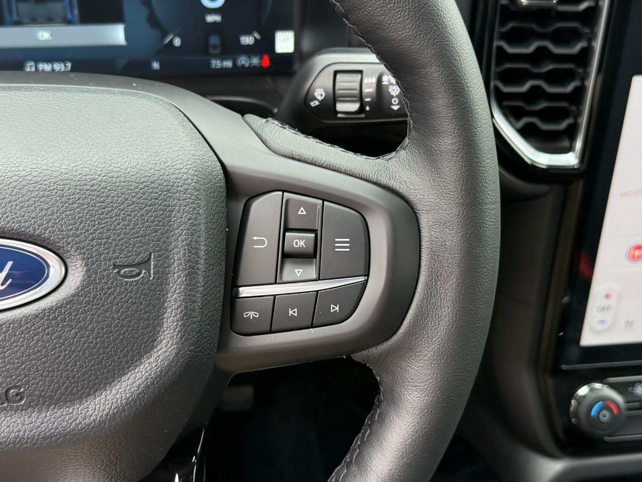 Ford Ranger Vehicle Full-screen Gallery Image 15