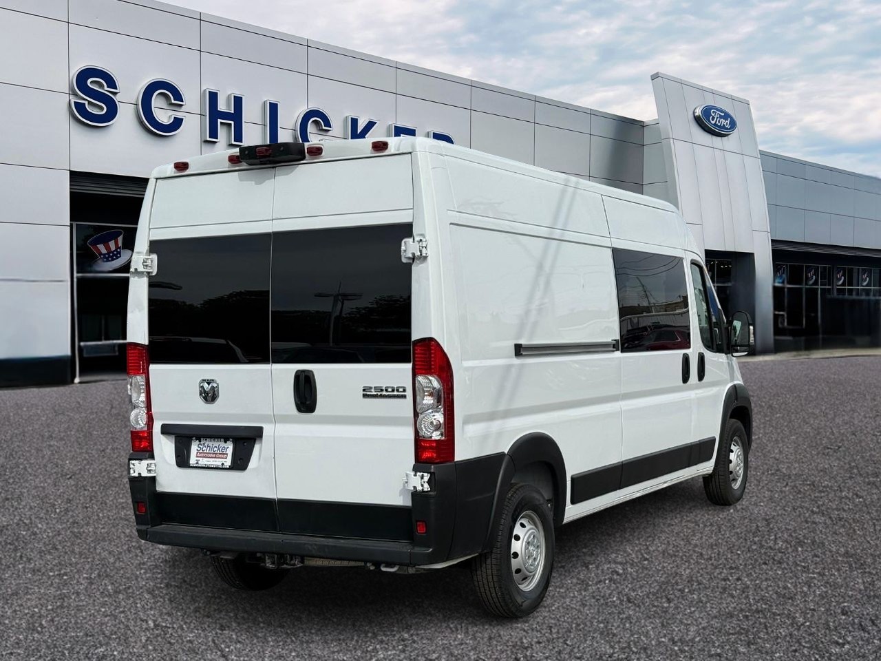 Ram ProMaster Cargo Van Vehicle Full-screen Gallery Image 02