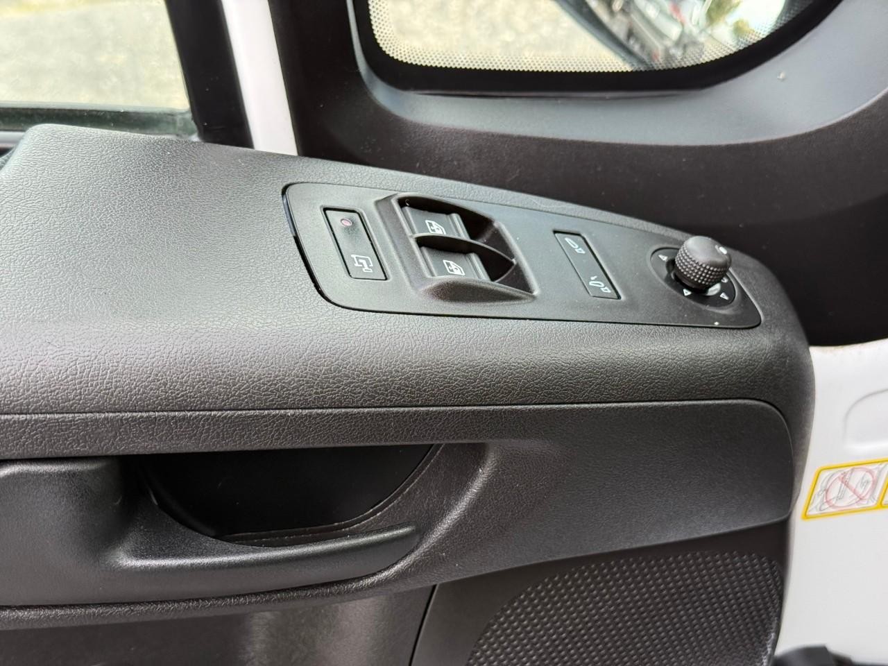 Ram ProMaster Cargo Van Vehicle Full-screen Gallery Image 08