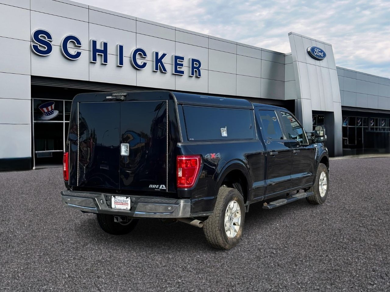 Ford F-150 Vehicle Full-screen Gallery Image 02