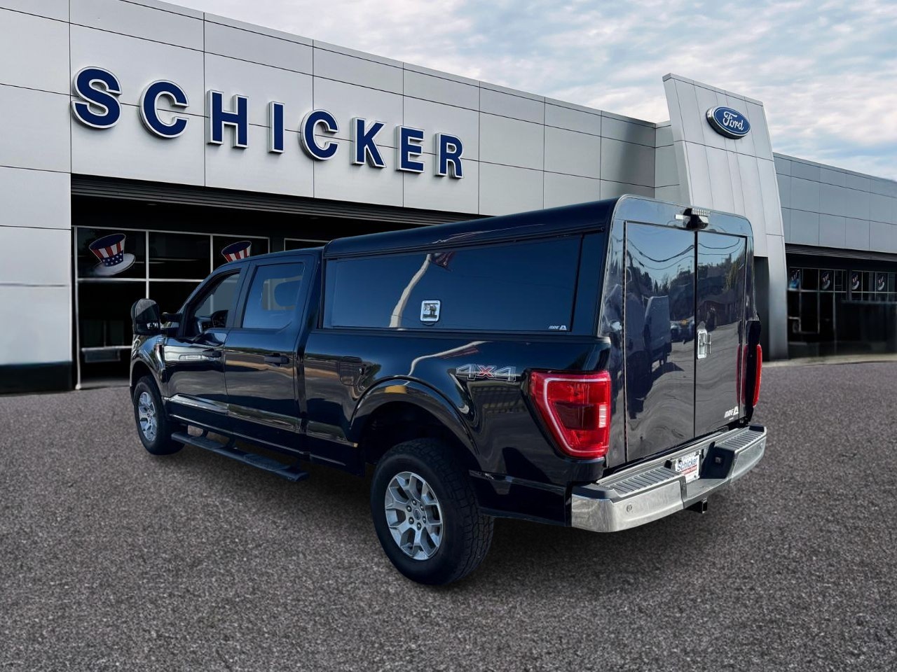 Ford F-150 Vehicle Full-screen Gallery Image 03