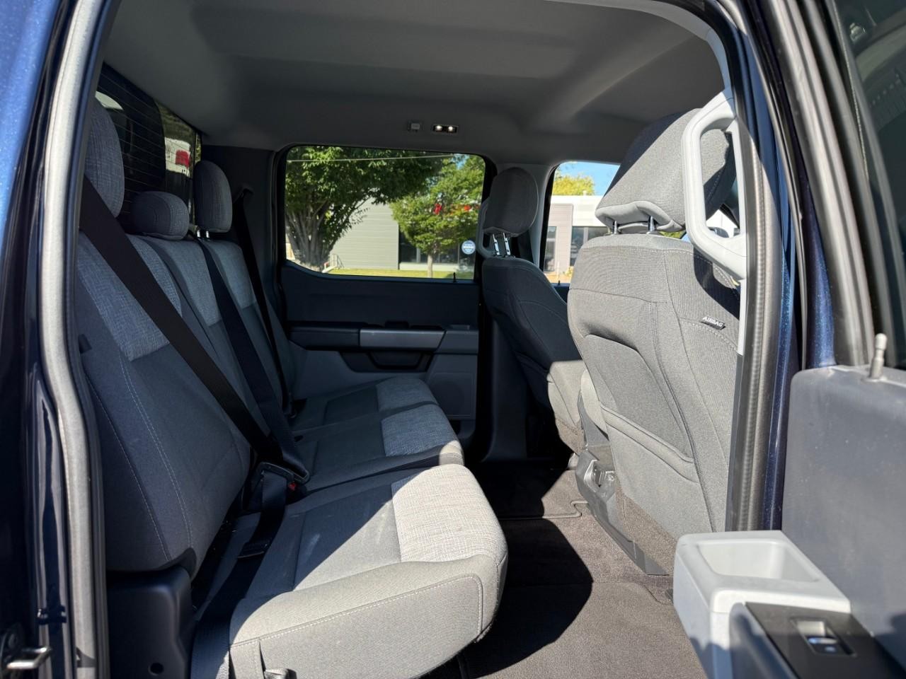 Ford F-150 Vehicle Full-screen Gallery Image 05