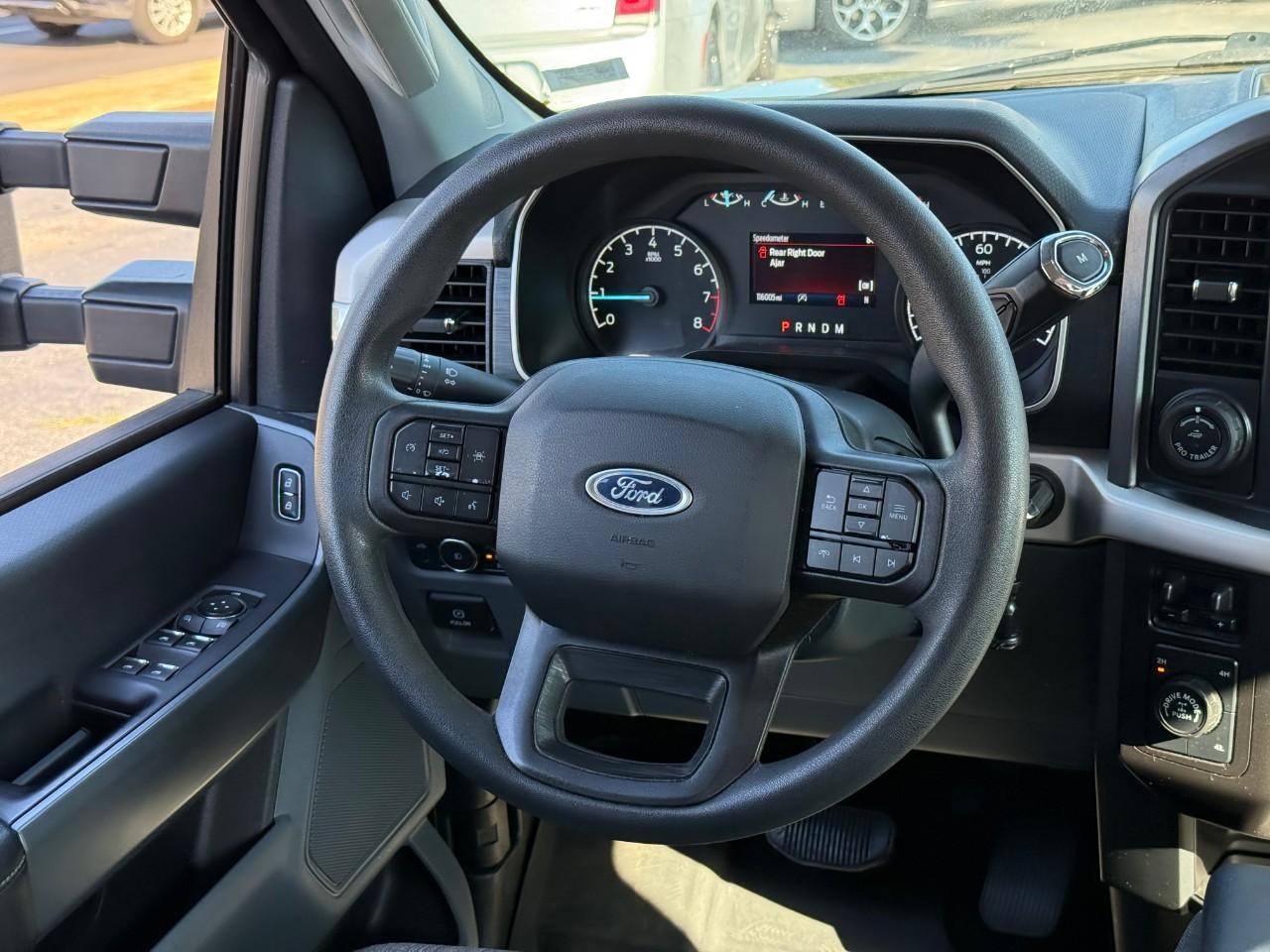 Ford F-150 Vehicle Full-screen Gallery Image 07