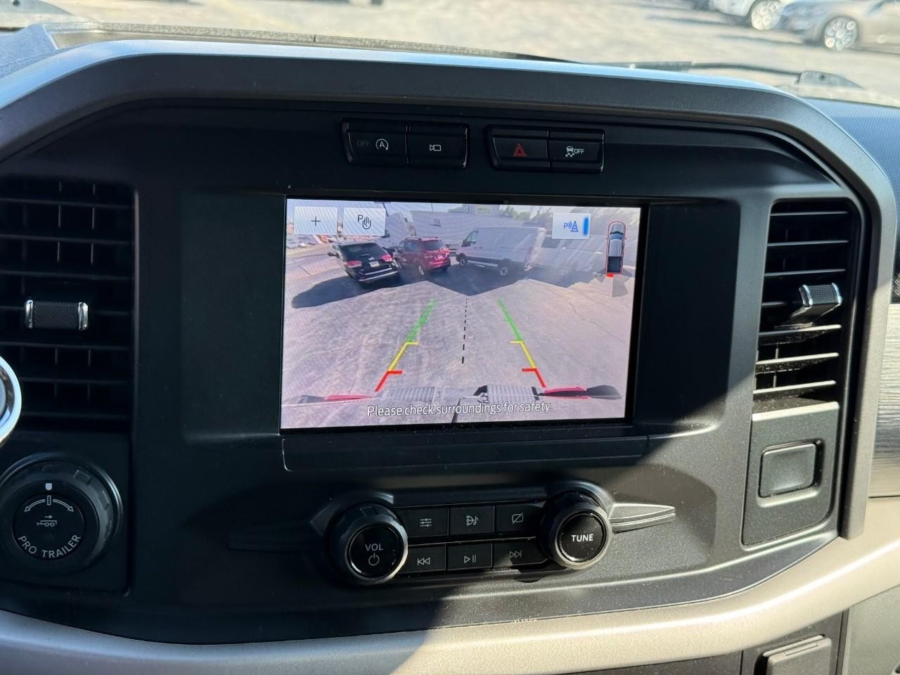 Ford F-150 Vehicle Full-screen Gallery Image 10