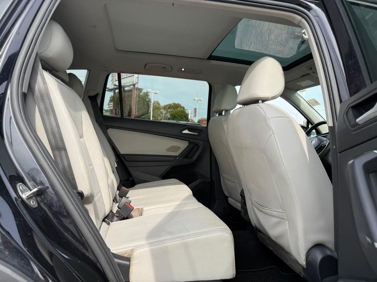 Volkswagen Tiguan Vehicle Full-screen Gallery Image 05