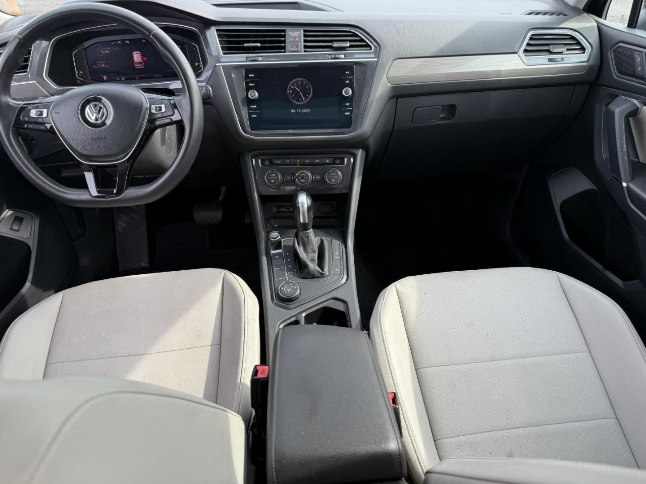Volkswagen Tiguan Vehicle Full-screen Gallery Image 06