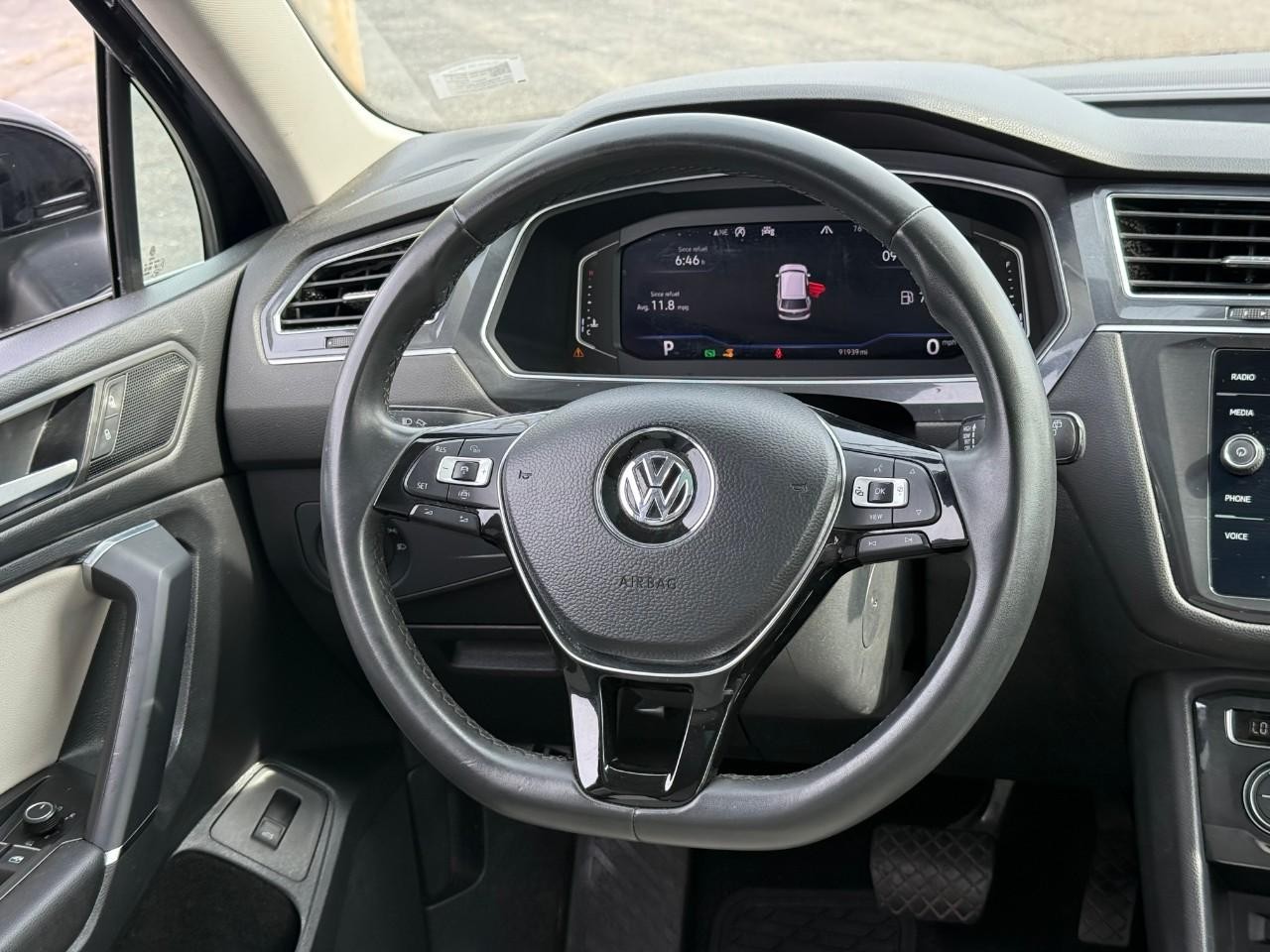 Volkswagen Tiguan Vehicle Full-screen Gallery Image 07