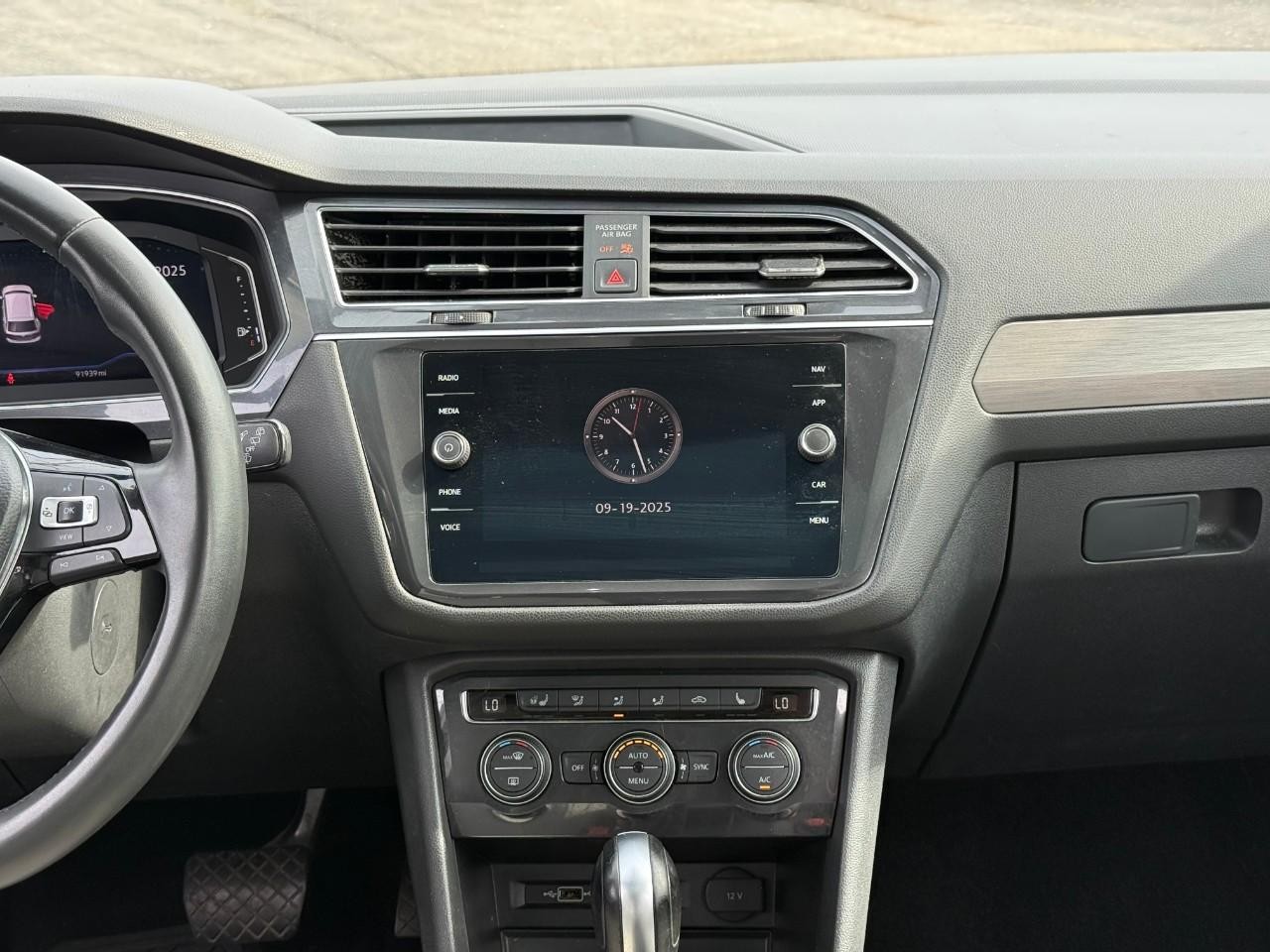 Volkswagen Tiguan Vehicle Full-screen Gallery Image 08