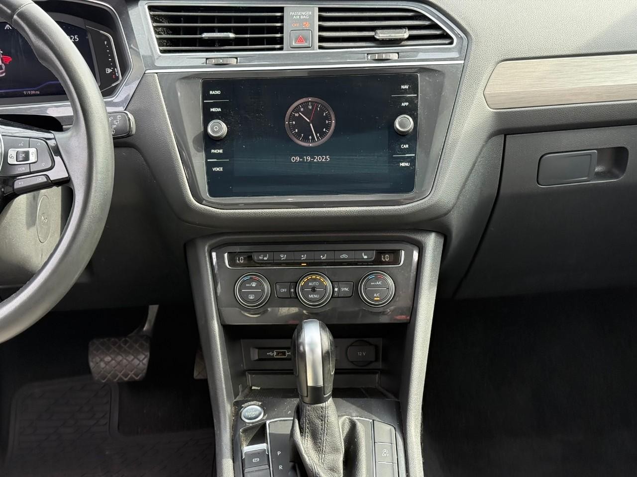 Volkswagen Tiguan Vehicle Full-screen Gallery Image 09