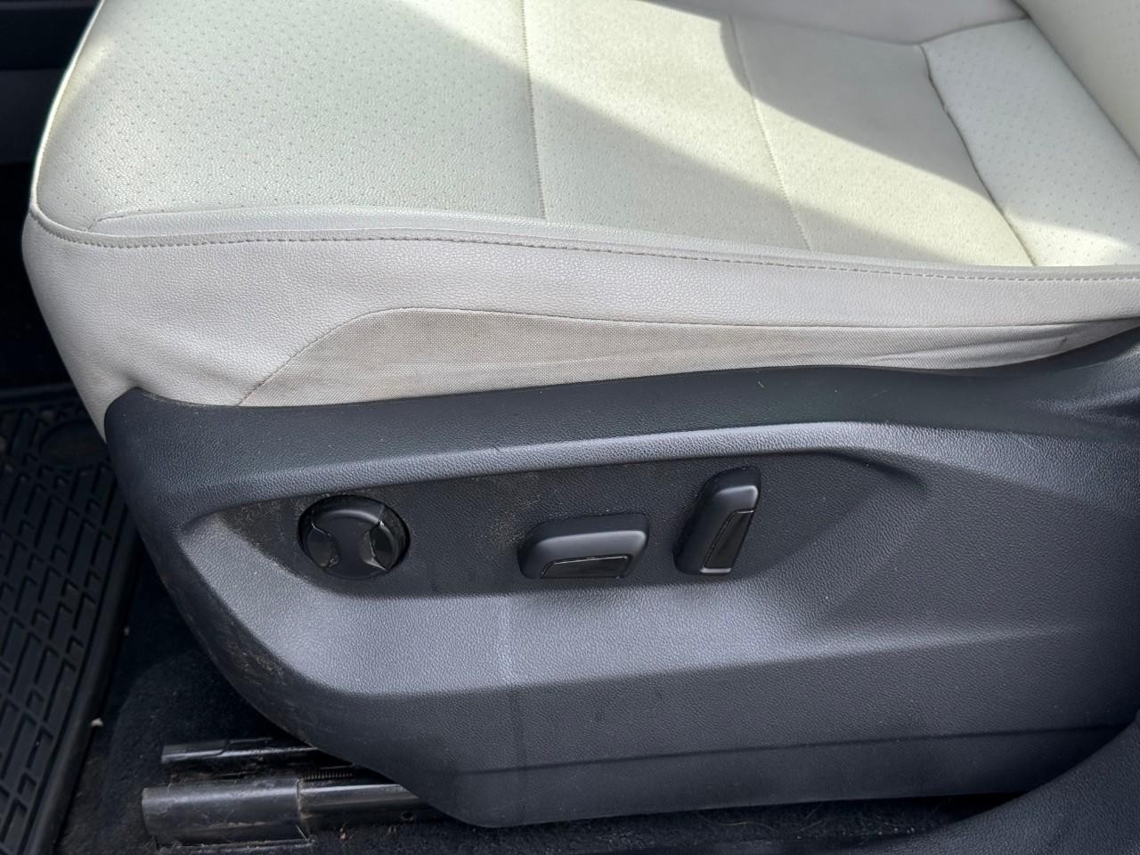 Volkswagen Tiguan Vehicle Full-screen Gallery Image 14