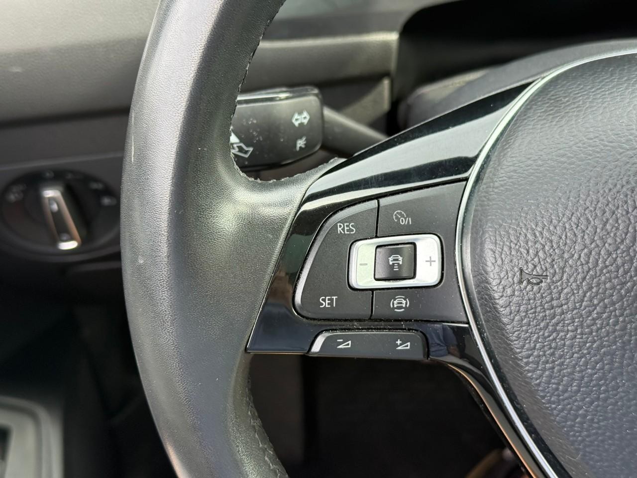 Volkswagen Tiguan Vehicle Full-screen Gallery Image 15