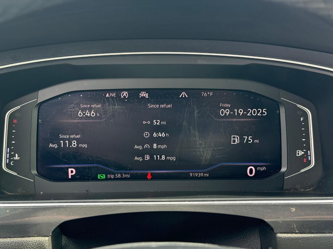 Volkswagen Tiguan Vehicle Full-screen Gallery Image 17