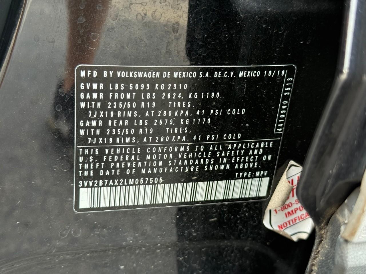 Volkswagen Tiguan Vehicle Full-screen Gallery Image 21