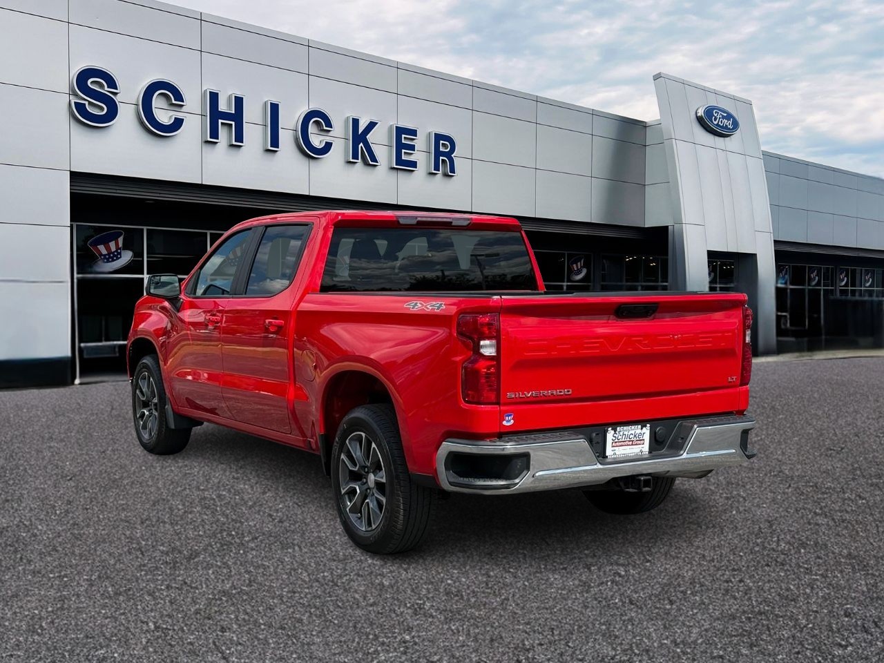 Chevrolet Silverado 1500 Vehicle Full-screen Gallery Image 03