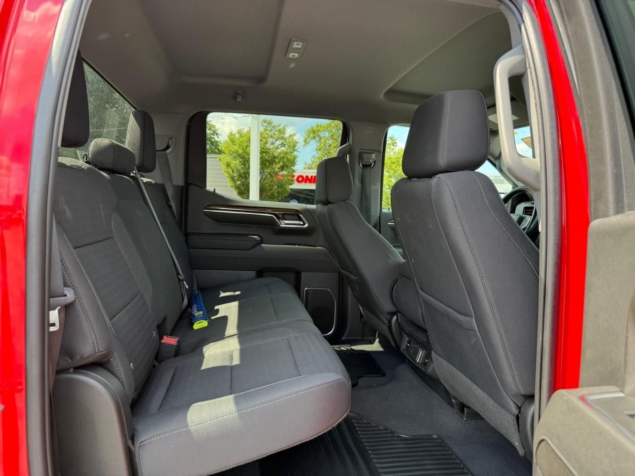 Chevrolet Silverado 1500 Vehicle Full-screen Gallery Image 05