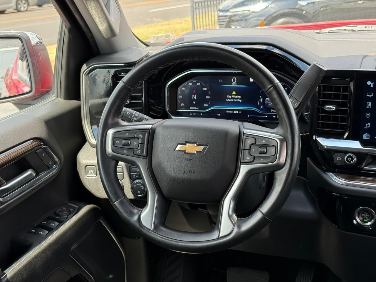 Chevrolet Silverado 1500 Vehicle Full-screen Gallery Image 07