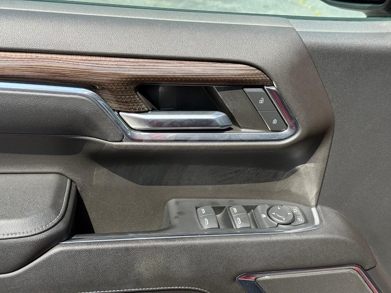 Chevrolet Silverado 1500 Vehicle Full-screen Gallery Image 10