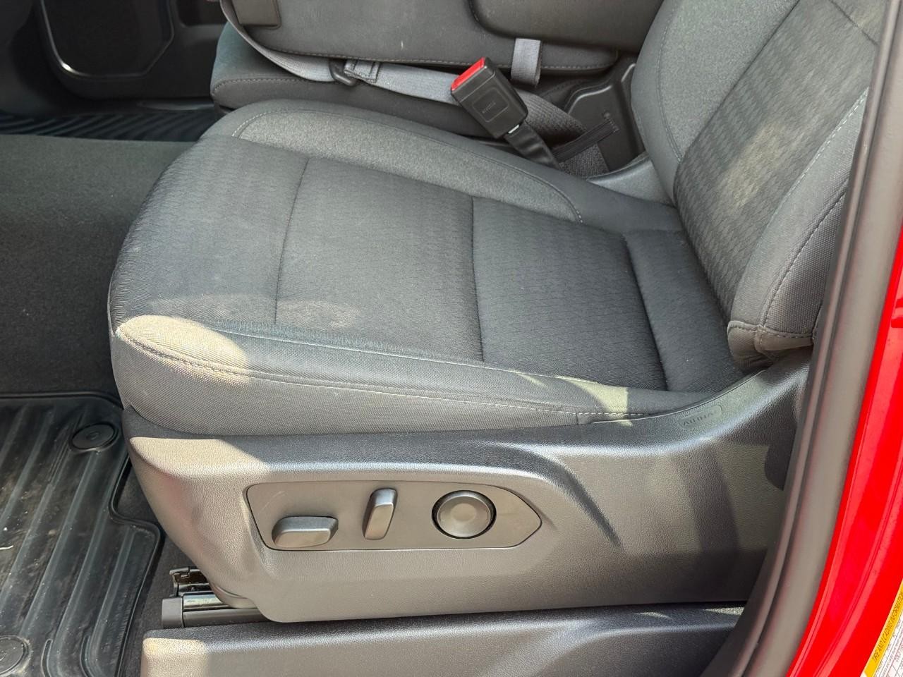 Chevrolet Silverado 1500 Vehicle Full-screen Gallery Image 12