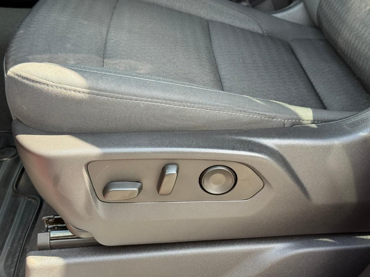 Chevrolet Silverado 1500 Vehicle Full-screen Gallery Image 13