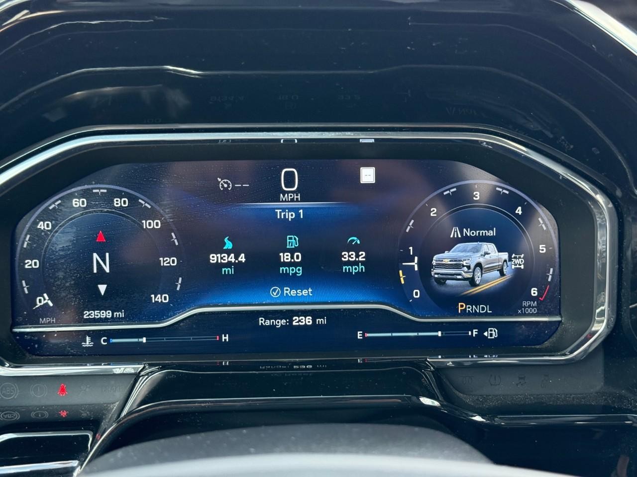 Chevrolet Silverado 1500 Vehicle Full-screen Gallery Image 16