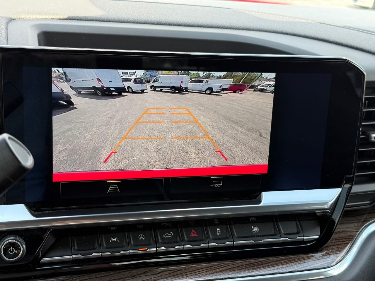 Chevrolet Silverado 1500 Vehicle Full-screen Gallery Image 17