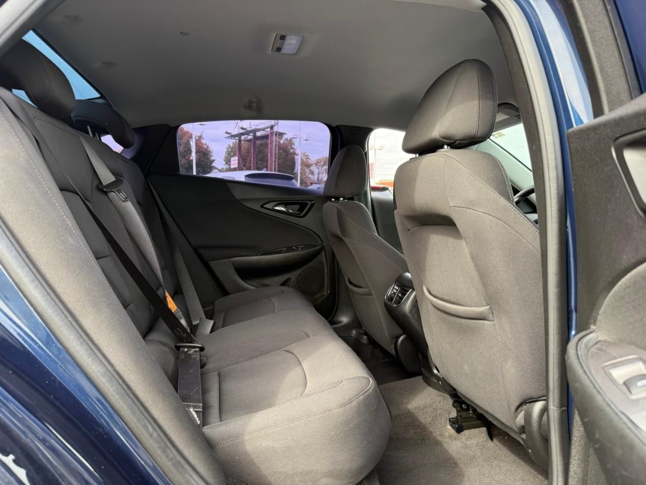 Chevrolet Malibu Vehicle Full-screen Gallery Image 05