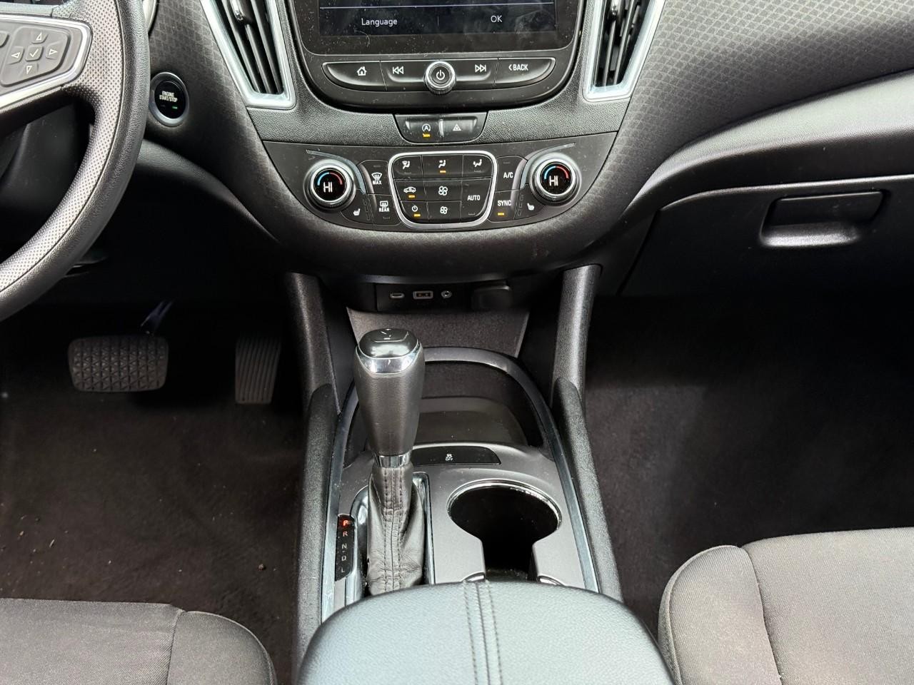 Chevrolet Malibu Vehicle Full-screen Gallery Image 09