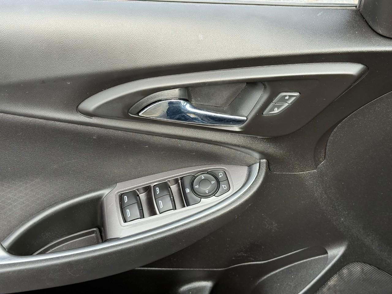 Chevrolet Malibu Vehicle Full-screen Gallery Image 10