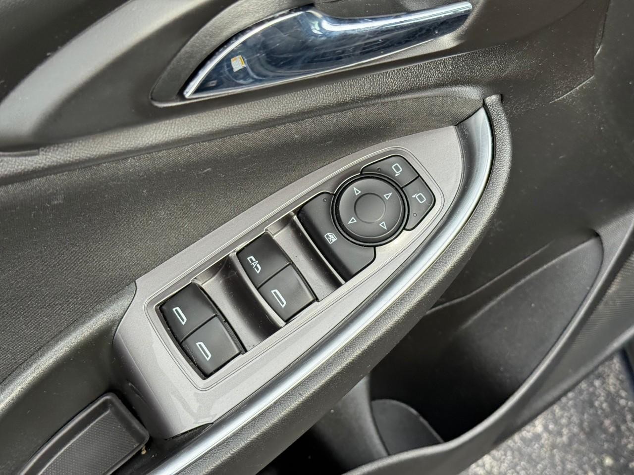 Chevrolet Malibu Vehicle Full-screen Gallery Image 11