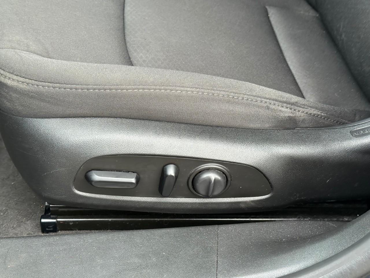 Chevrolet Malibu Vehicle Full-screen Gallery Image 13